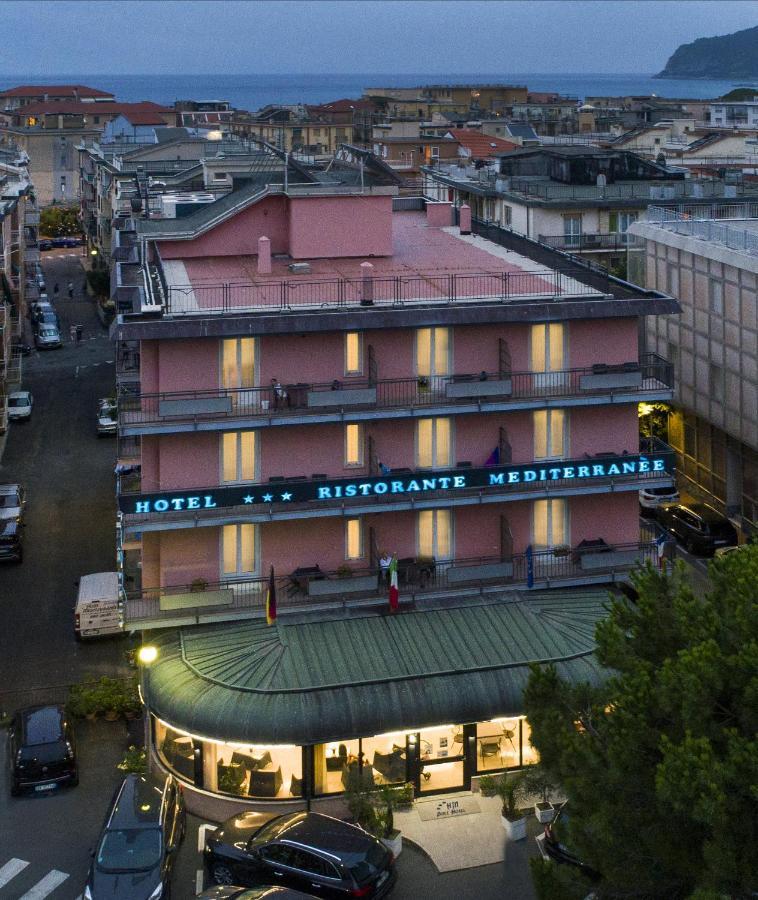 Hotel Mediterranee Spotorno Exterior photo