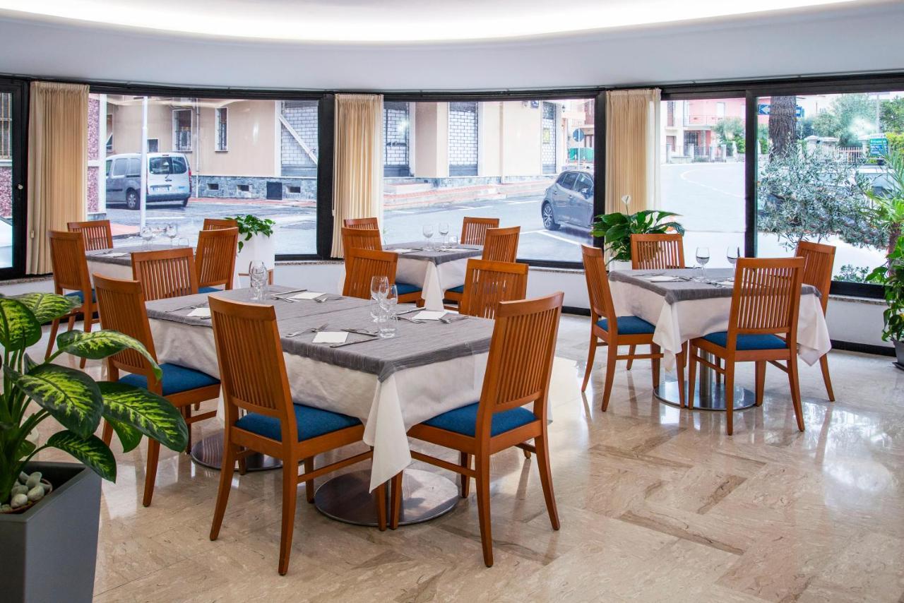 Hotel Mediterranee Spotorno Exterior photo